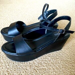 Brash Women’s Platform Sandals Black with Ajustable Straps Size 8.5